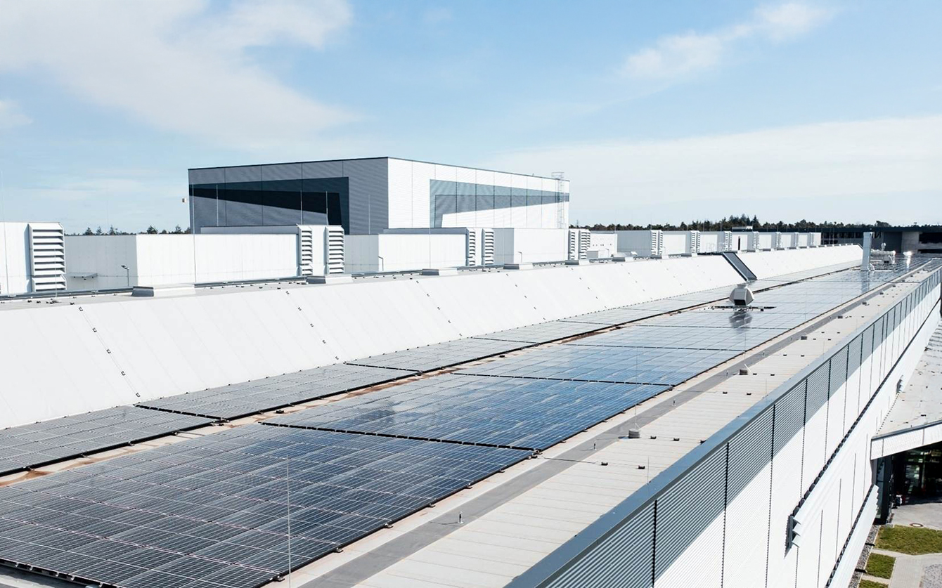 Ansicht der Photovoltaikanlage bei SEW, Halle Süd in Graben-Neudorf